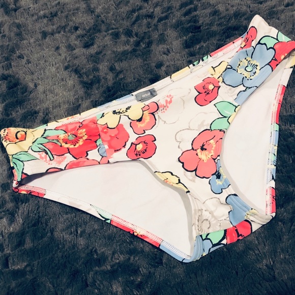 aerie Hawaiian Floral Bikini Bottoms - Picture 1 of 1